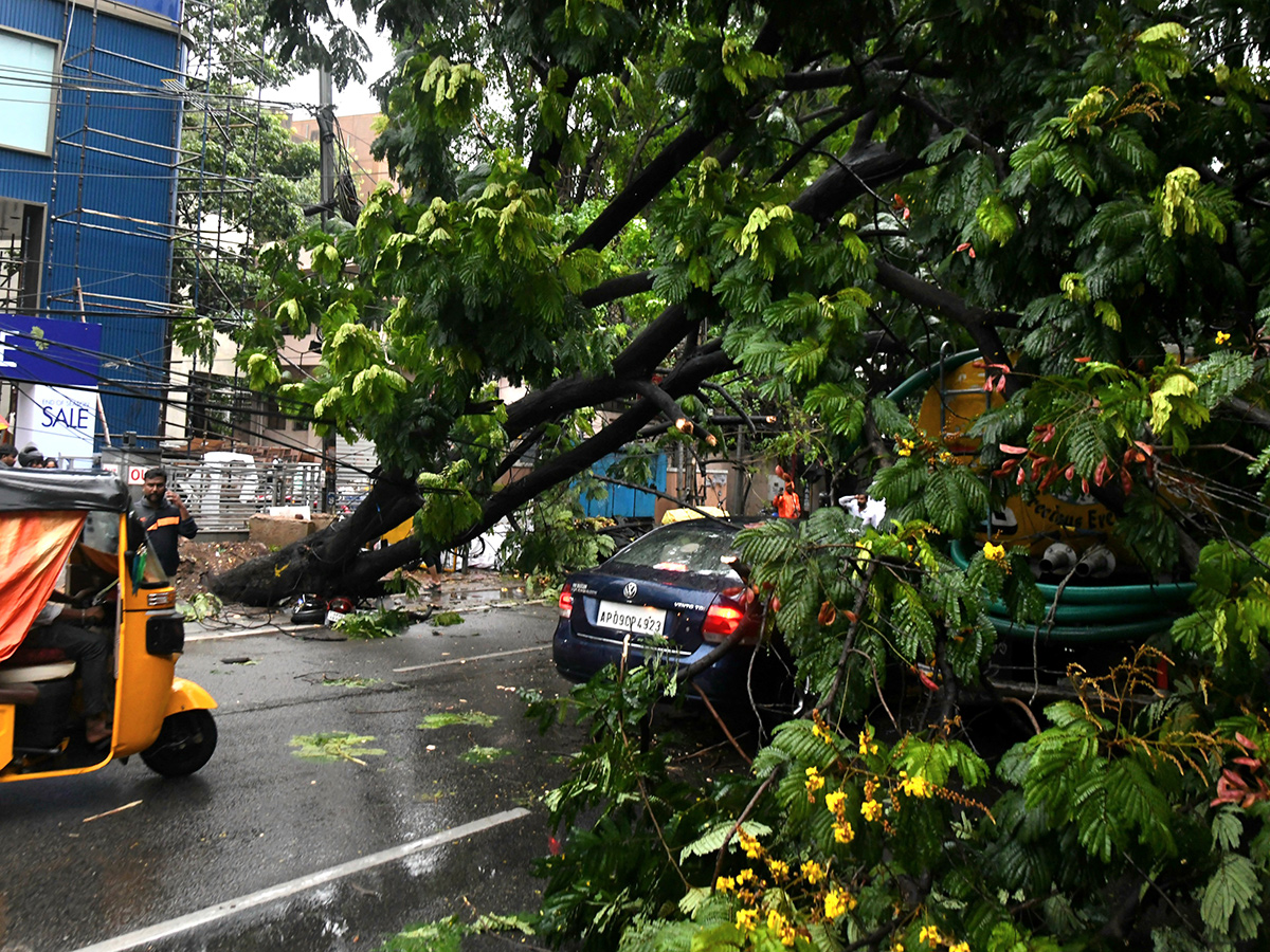Hyderabad Rains : Heavy Rain Lashes Hyderabad32