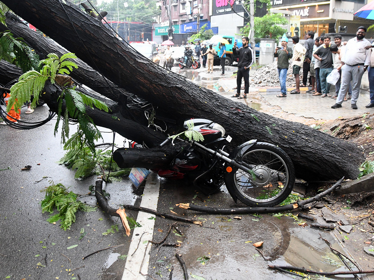 Hyderabad Rains : Heavy Rain Lashes Hyderabad33