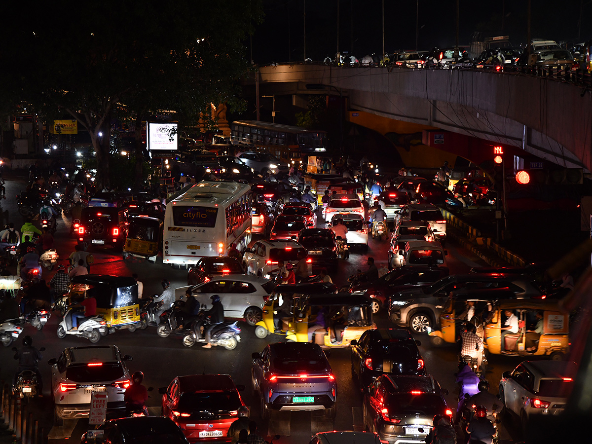 Hyderabad Rains : Heavy Rain Lashes Hyderabad35