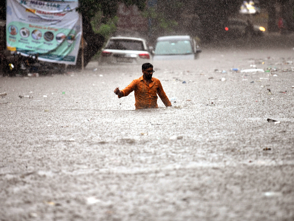 Hyderabad Rains : Heavy Rain Lashes Hyderabad6