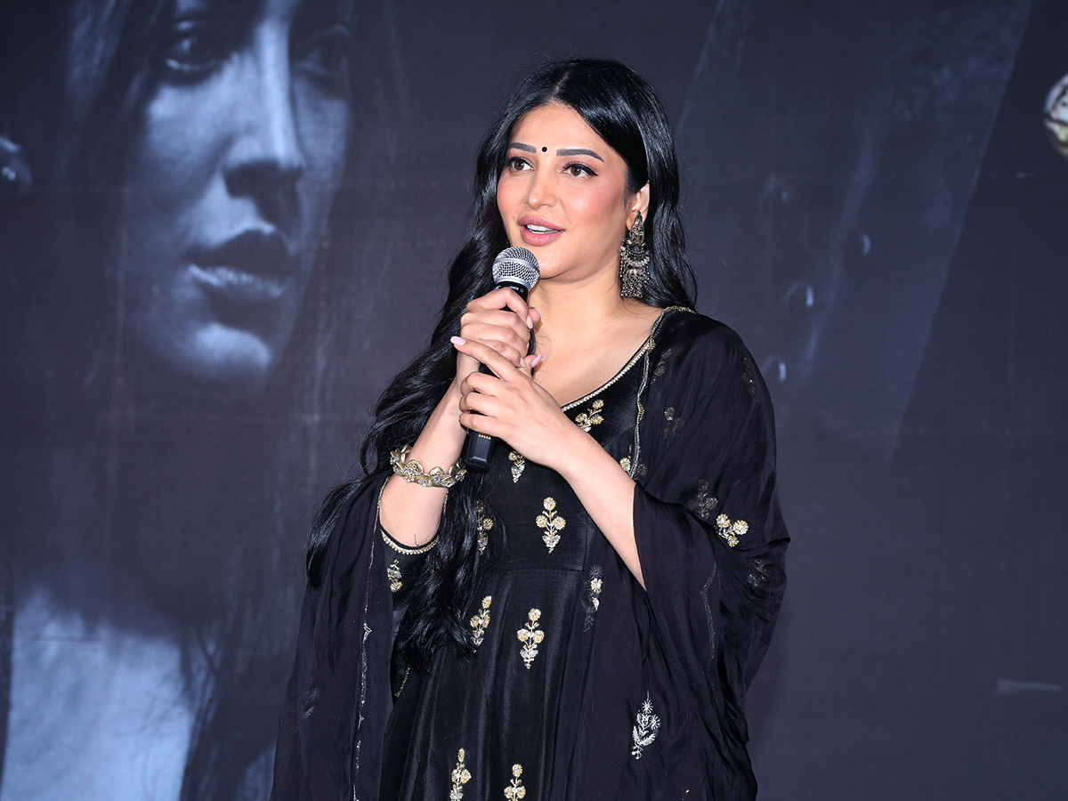 Shruti Haasan in Coolie Pre Release Event Photos1