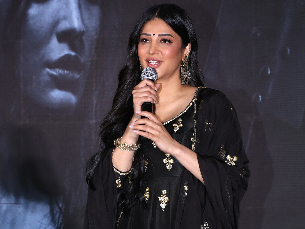 Shruti Haasan in Coolie Pre Release Event Photos8