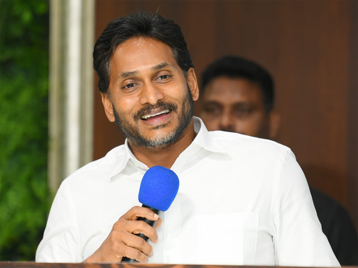 YS Jagan Meeting With YSRCP Legal Cell Representatives at Tadepalli1