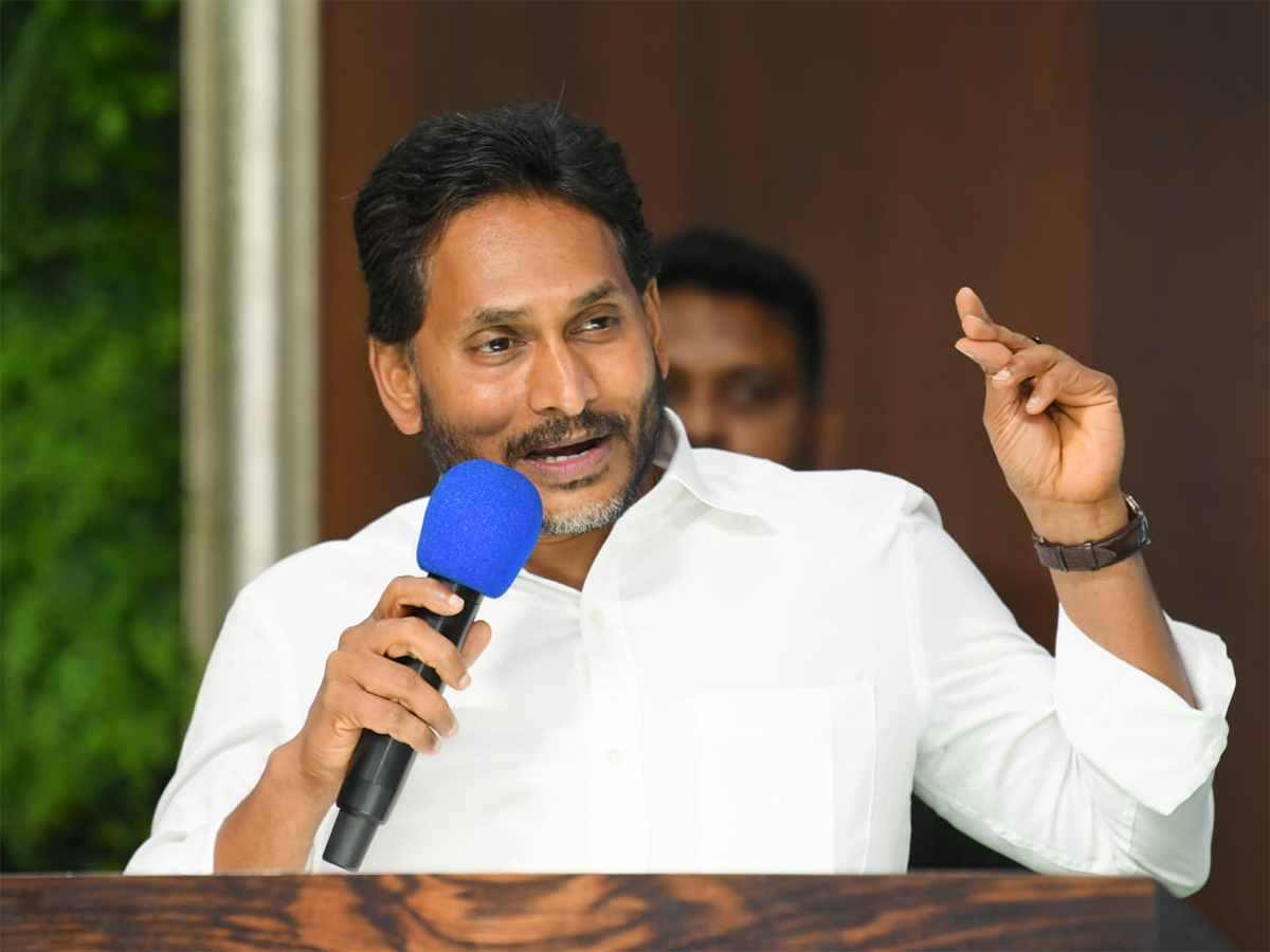 YS Jagan Meeting With YSRCP Legal Cell Representatives at Tadepalli12