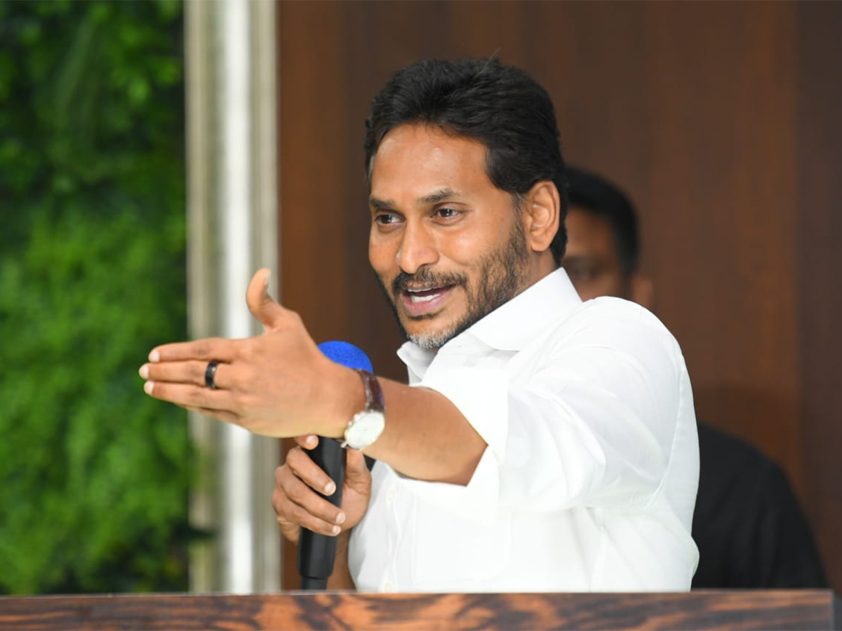 YS Jagan Meeting With YSRCP Legal Cell Representatives at Tadepalli13