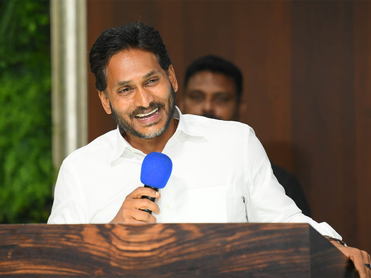 YS Jagan Meeting With YSRCP Legal Cell Representatives at Tadepalli14