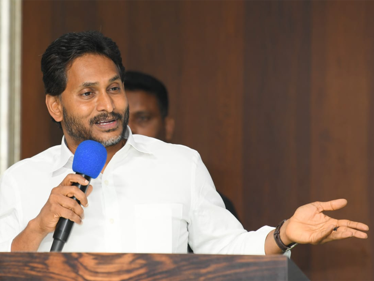 YS Jagan Meeting With YSRCP Legal Cell Representatives at Tadepalli15