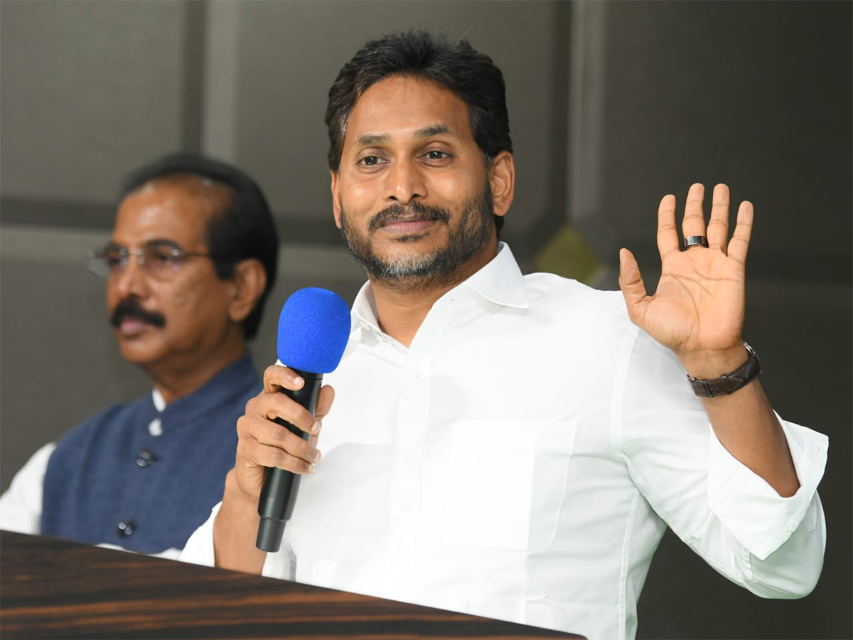 YS Jagan Meeting With YSRCP Legal Cell Representatives at Tadepalli16