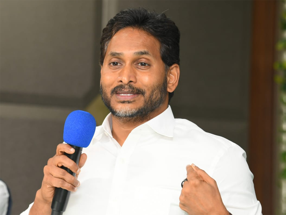 YS Jagan Meeting With YSRCP Legal Cell Representatives at Tadepalli2