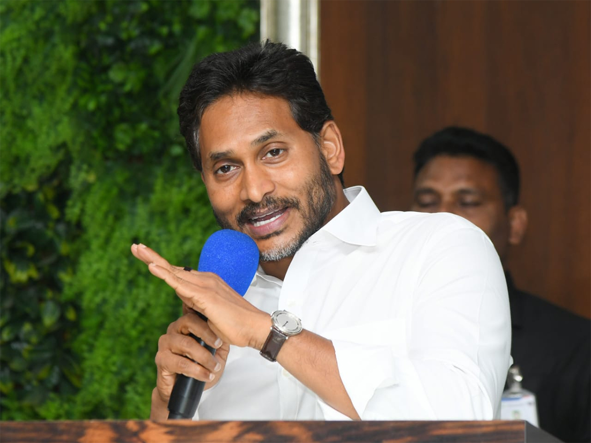 YS Jagan Meeting With YSRCP Legal Cell Representatives at Tadepalli5