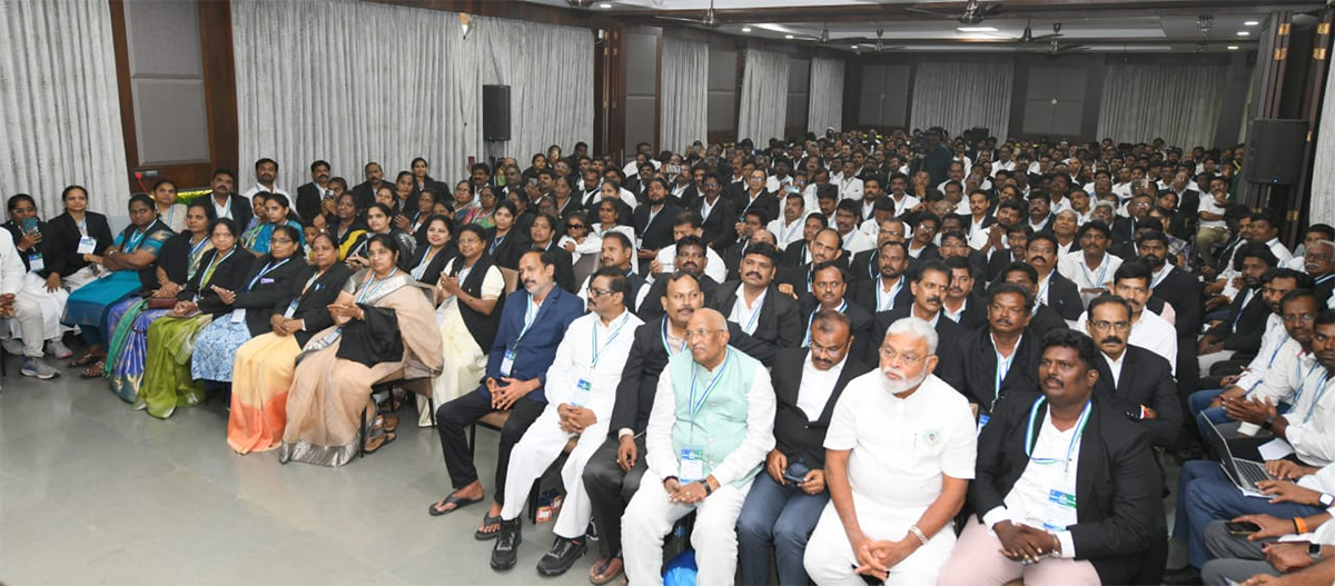 YS Jagan Meeting With YSRCP Legal Cell Representatives at Tadepalli7