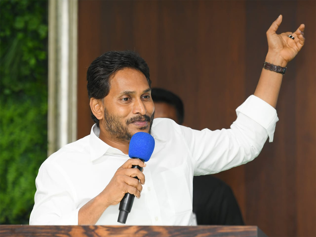 YS Jagan Meeting With YSRCP Legal Cell Representatives at Tadepalli8