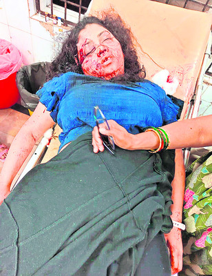 కల్వర్టును ఢీకొన్న ఇన్నోవా1