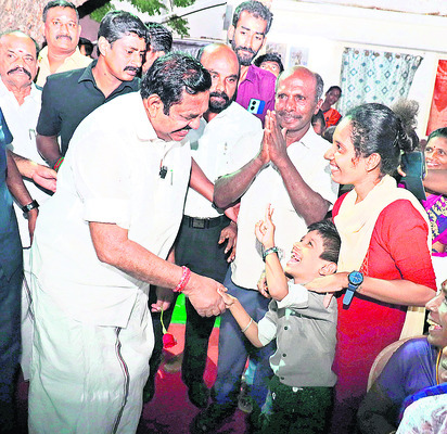 పర్యటనల జోరు!1
