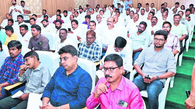 ఎక్కువ ఆయకట్టు సాగులోకి తెస్తాం1
