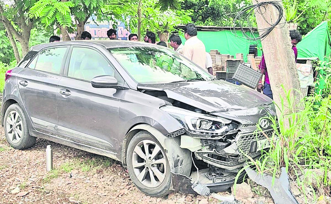 కారు ఢీకొని ఆటో డ్రైవర్‌ మృతి 1
