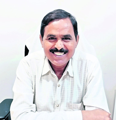 గ్రామాలకు వెళ్లకుండానే హాజరు1