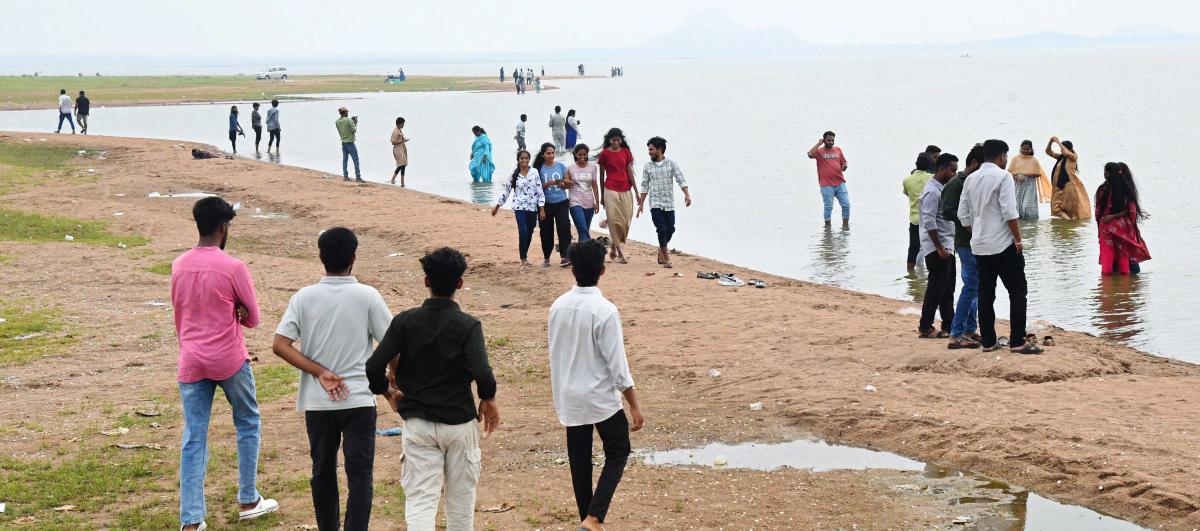 Tourists Flock to See Lower Manair Dam Photos11
