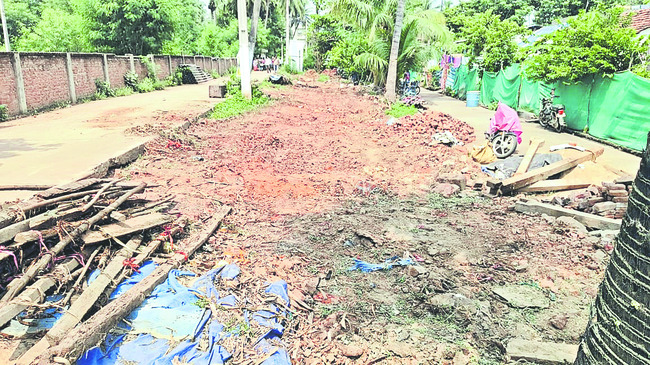 కుతుకులూరులో గుడిసెల కూల్చివేత 1