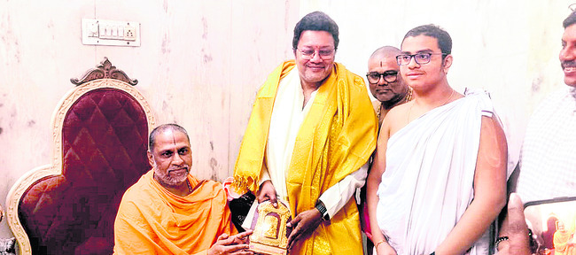 శ్రీమఠంలో సినీనటుడు సాయికుమార్‌ 1