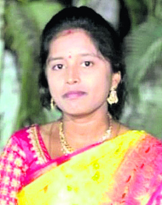 కొత్తబస్టాండ్‌లో   గుర్తుతెలియని మృతదేహం1