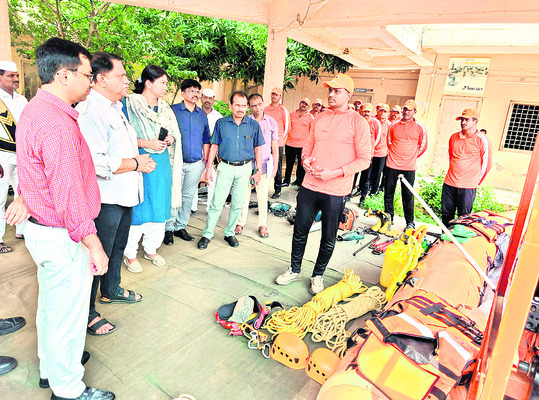 విద్యార్థులకు మెరుగైన విద్య అందించాలి1