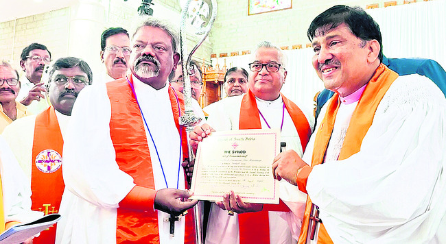 అట్టహాసంగా బిషప్‌ పట్టాభిషేకం 1