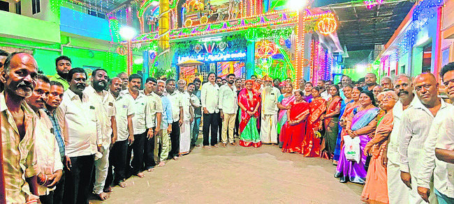 ద్రౌపదమ్మకు పట్టువస్త్రాల సమర్పణ 1