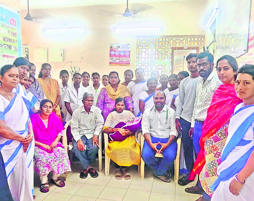 మహిళ ఆత్మహత్యాయత్నం 1