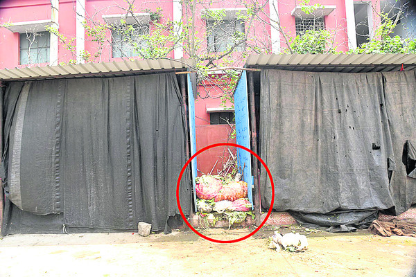ఇలాగైతే పాఠాలు వినేదెలా?1