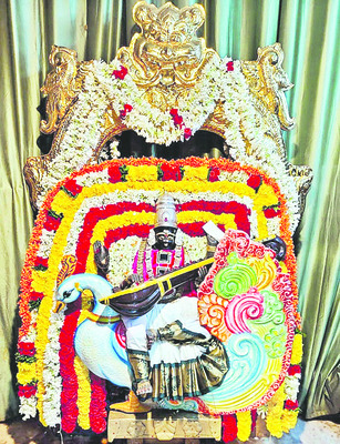 వనదుర్గమ్మకు సరస్వతీదేవిగా పూజలు1