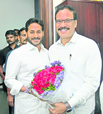 కీచకు గురువు అరెస్టు 1