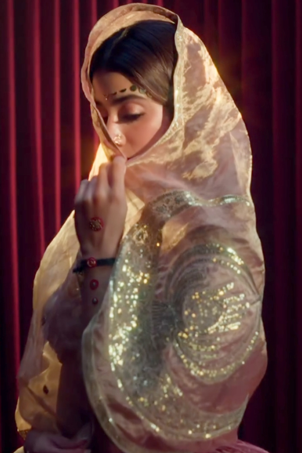 Actress Janhvi Kapoor looks In bride for Masaba Guptas New collection Photos2