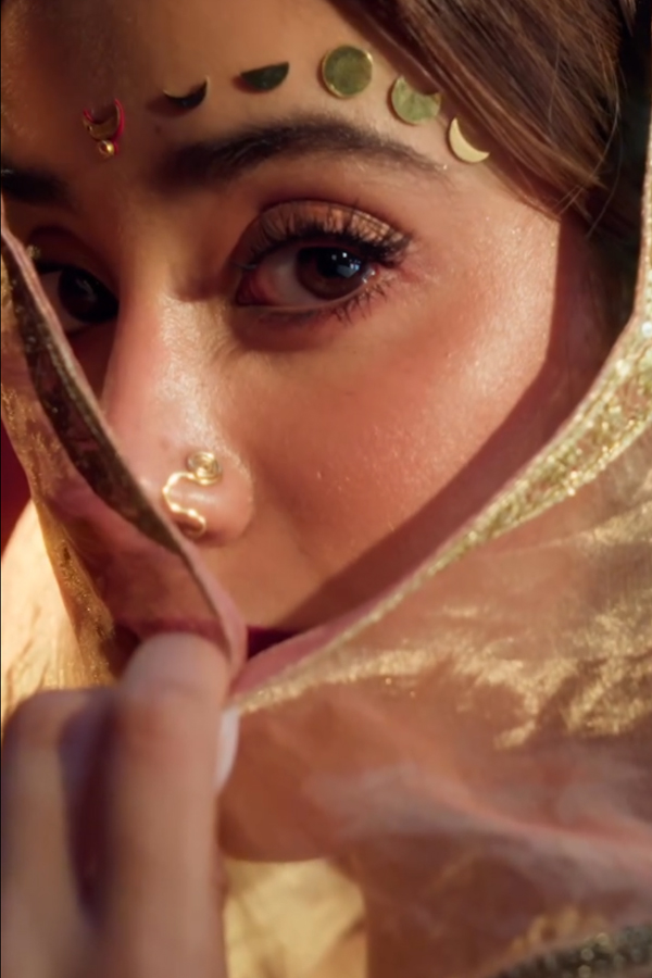 Actress Janhvi Kapoor looks In bride for Masaba Guptas New collection Photos4