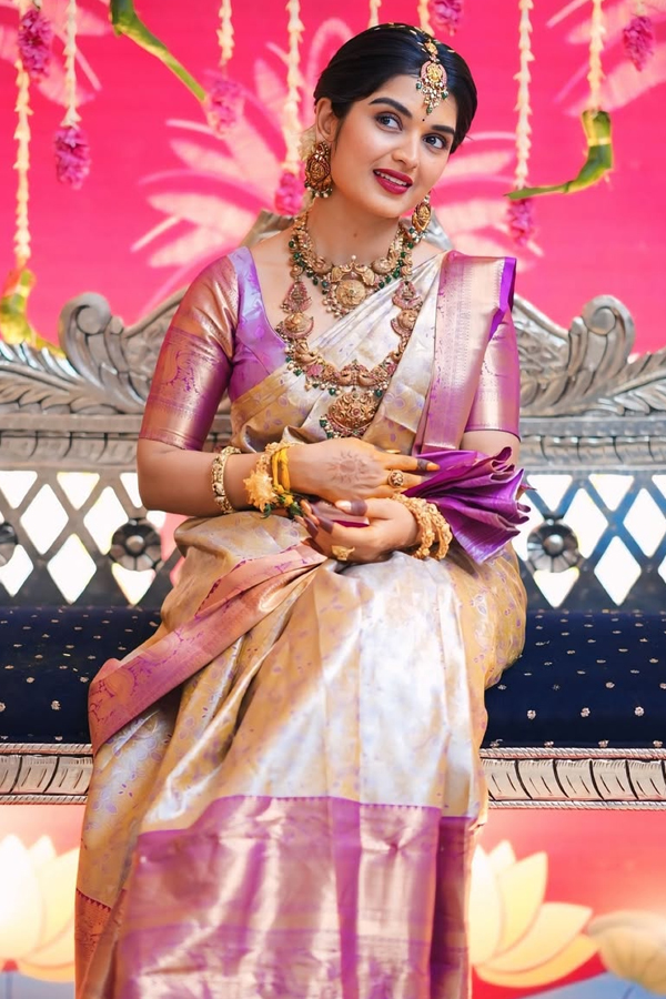 Bigg BOss Fame Priyanka Jain Participated In Varalakshmi Vratham pooja Photos10