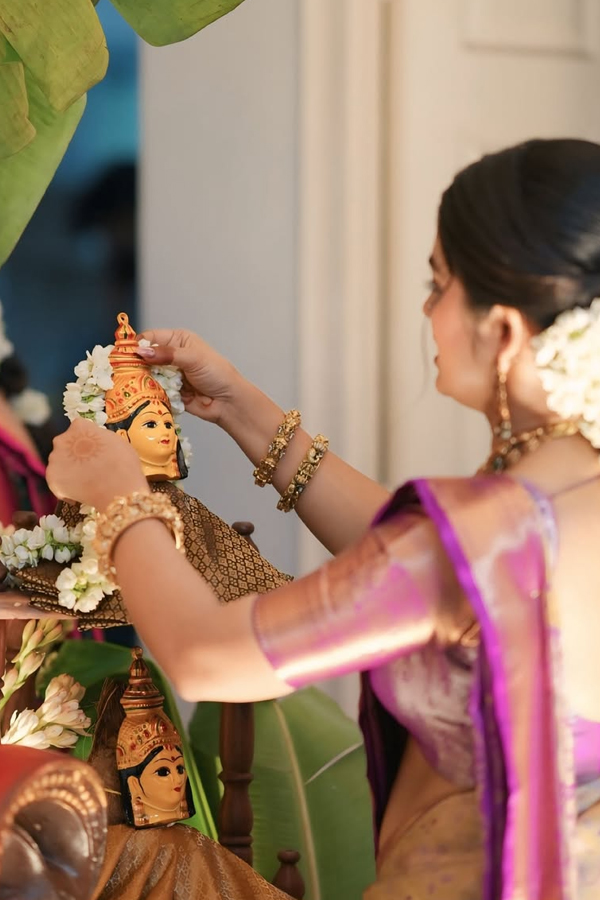 Bigg BOss Fame Priyanka Jain Participated In Varalakshmi Vratham pooja Photos17
