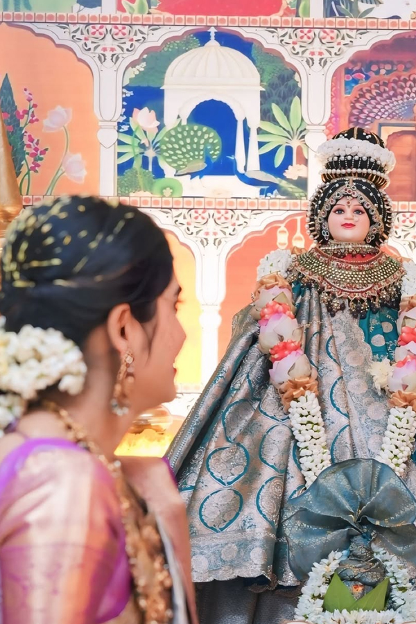 Bigg BOss Fame Priyanka Jain Participated In Varalakshmi Vratham pooja Photos6