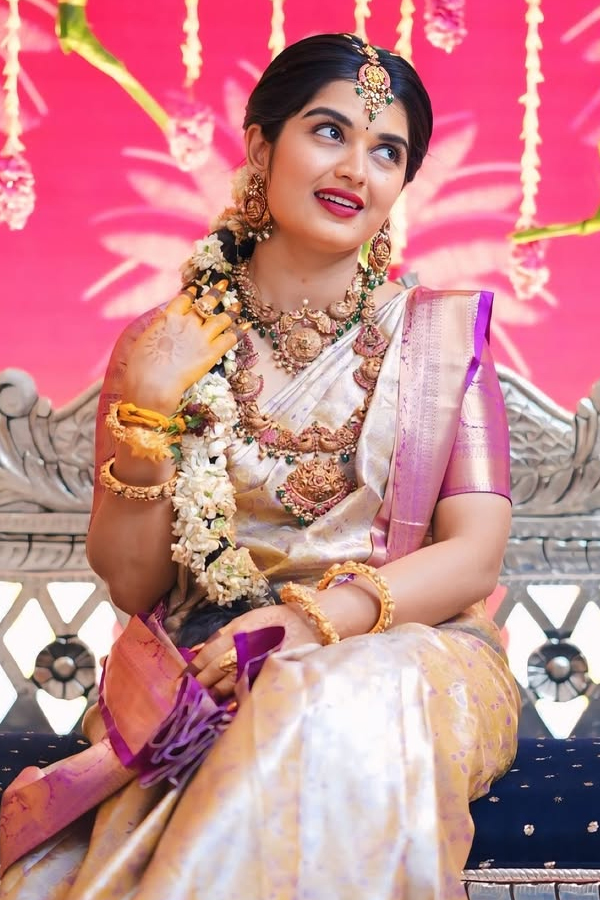 Bigg BOss Fame Priyanka Jain Participated In Varalakshmi Vratham pooja Photos7