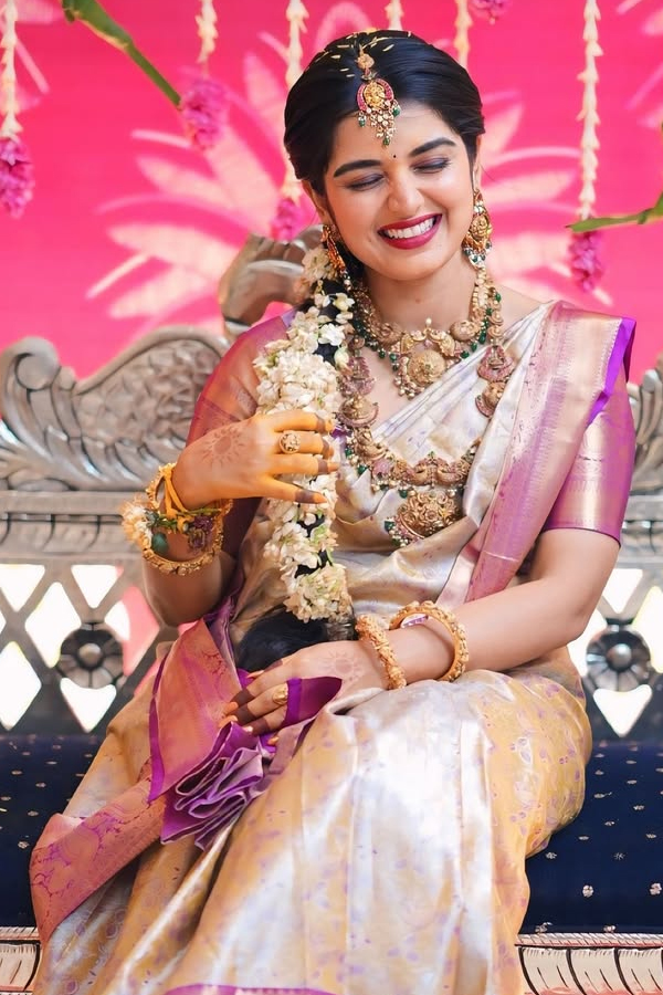 Bigg BOss Fame Priyanka Jain Participated In Varalakshmi Vratham pooja Photos8