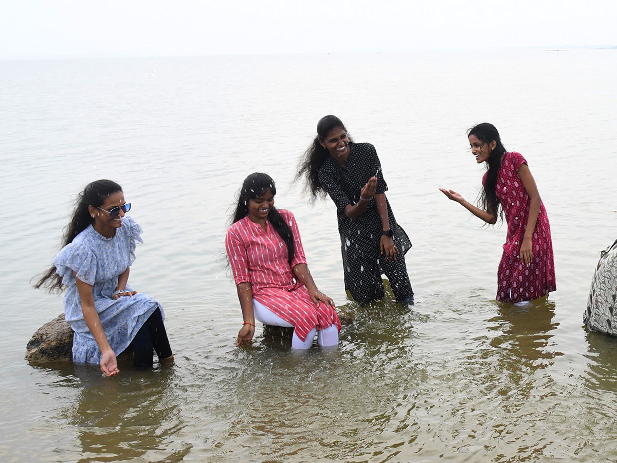 Tourists Flock to See Lower Manair Dam Photos8