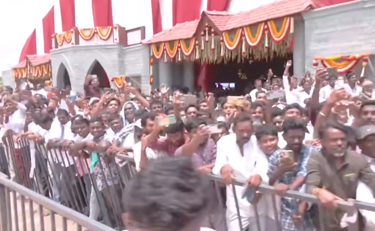 YS Jagan Attends Buggana Rajendranath Son Wedding Reception Photos13