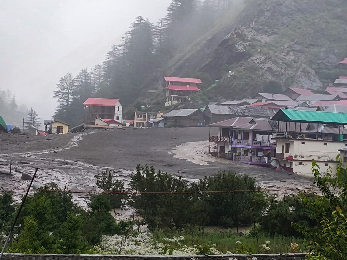 flash floods triggered by a cloudburst in Dharali of Uttarkashi12