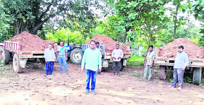 నాటుకోళ్ల మృతిపై ఫిర్యాదు1