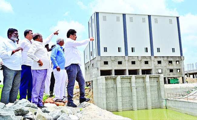 బుద్ధి మాటలు చెప్పినందుకు వ్యక్తికి కత్తిపోట్లు  2