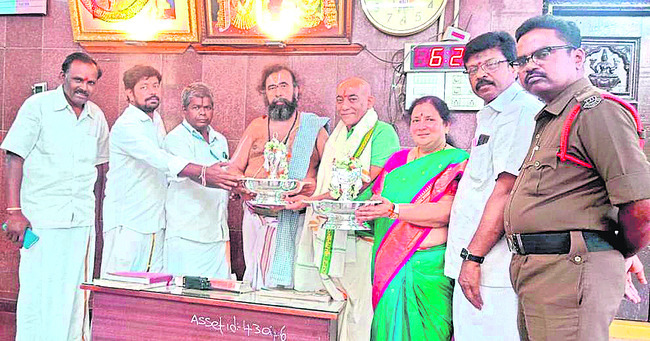 అమ్మవారికి వెండి తుంగవళి దీపాలు 1