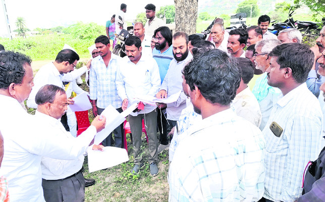 పరిహారం మూడింతలు పెంచి ఇస్తాం2