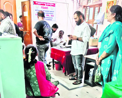 ‘పురం’లో భూమి.. చిలమత్తూరులో రిజిస్ట్రేషన్! 1