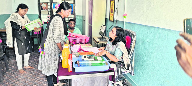 మెనూ ప్రకారం భోజనం అందించాలి 1
