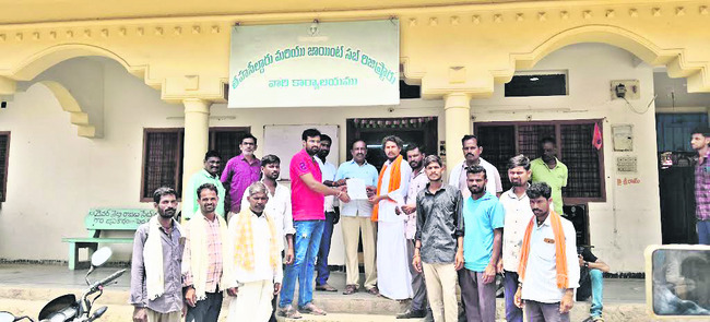 సకాలంలో వైద్యం అందడం లేదు1