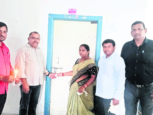 అనుమతిలేని ప్రైవేట్ పాఠశాల సీజ్2